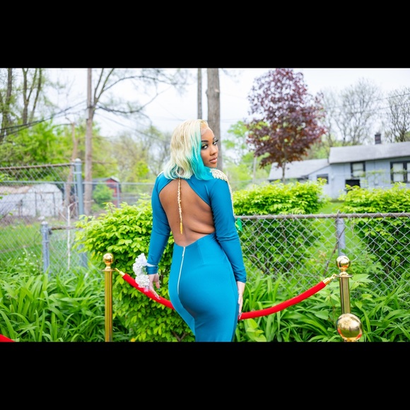 PROM DRESS - Picture 2 of 5